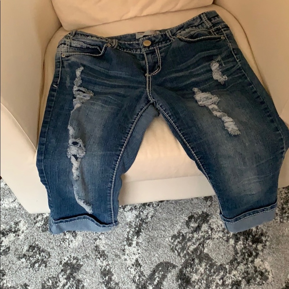 Cute deep cuff Capris shorts